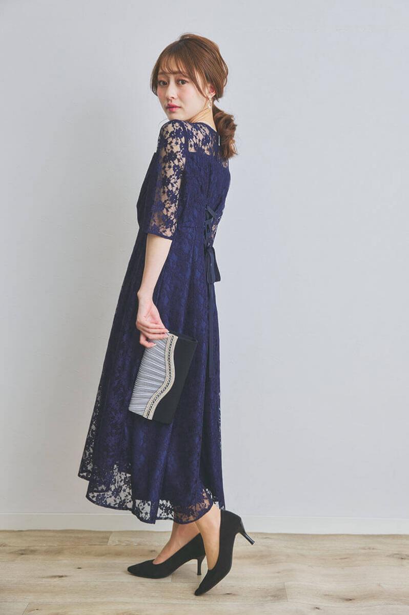 ネイビーの総レースフィッシュテールドレス