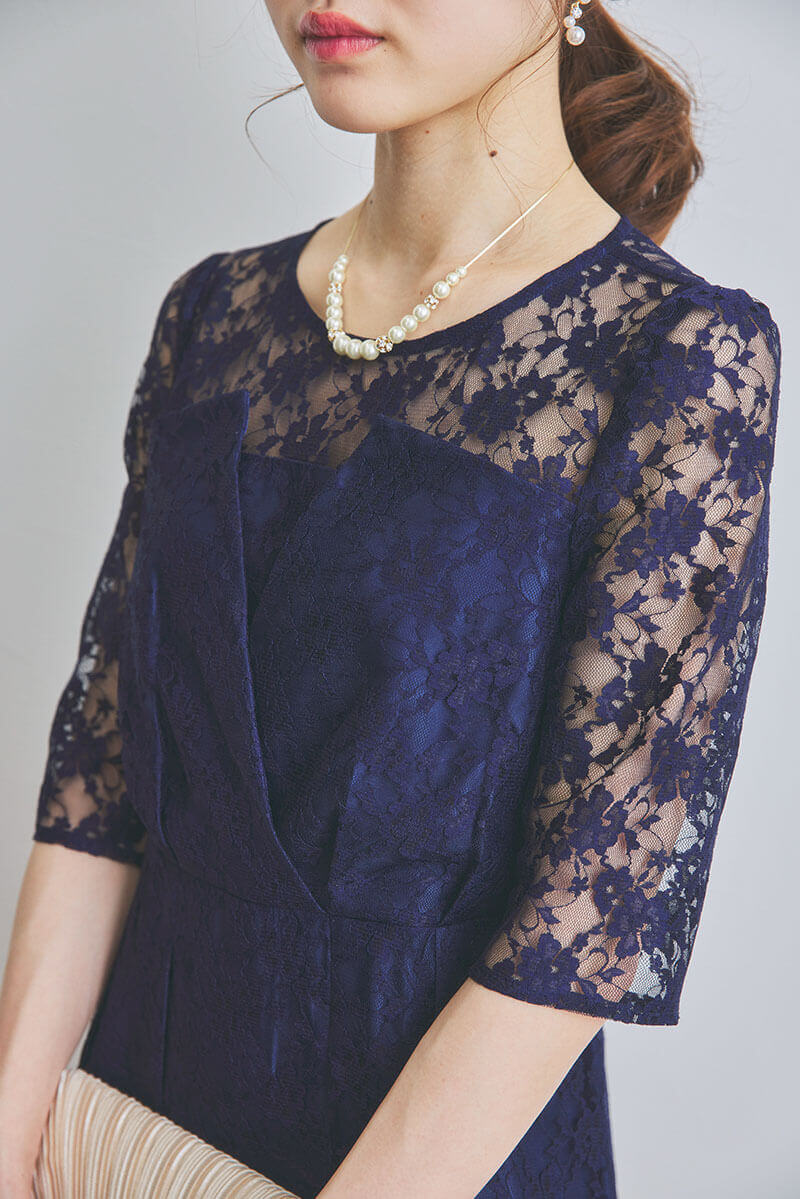 ネイビーの総レースフィッシュテールドレス