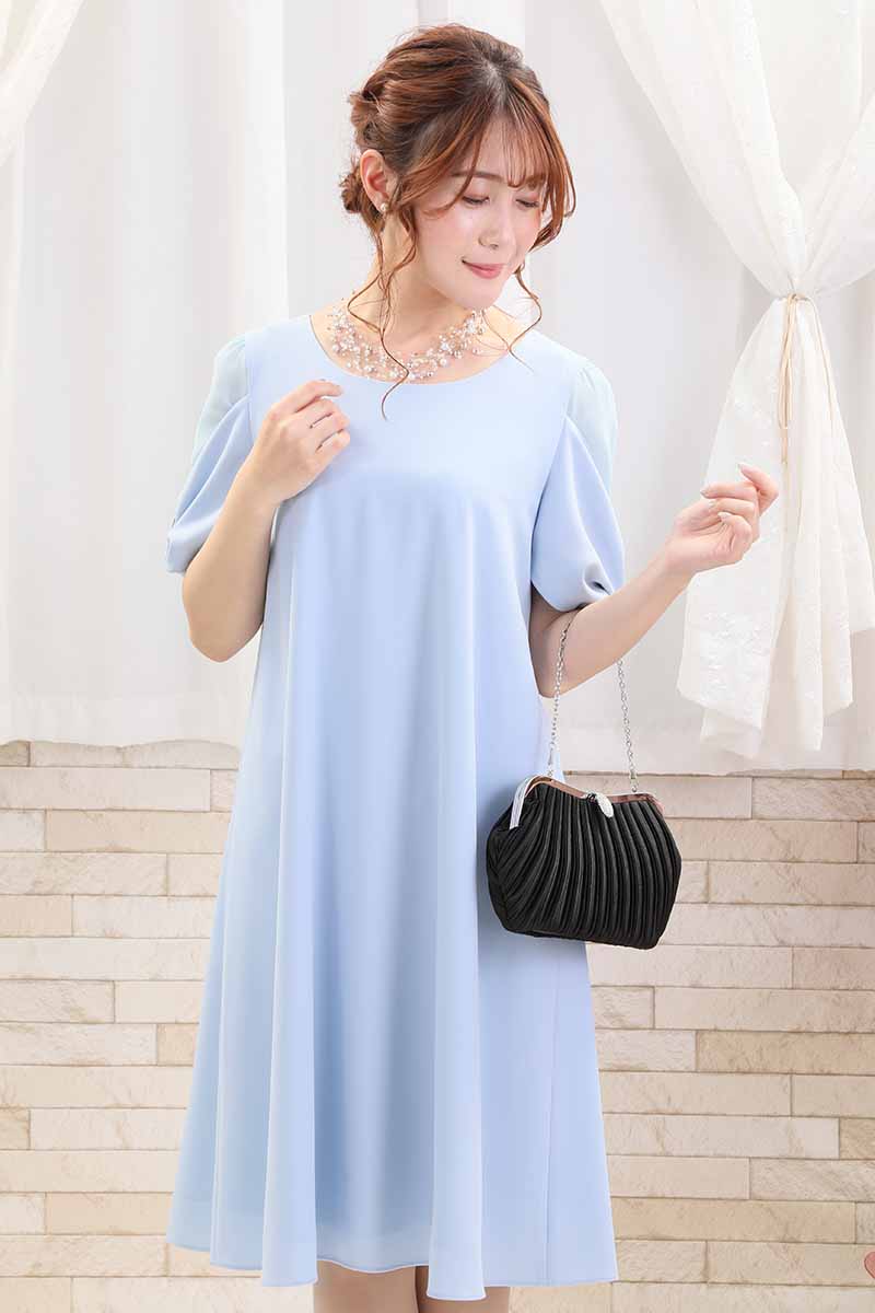 パステルブルーのリボン風スリーブドレス