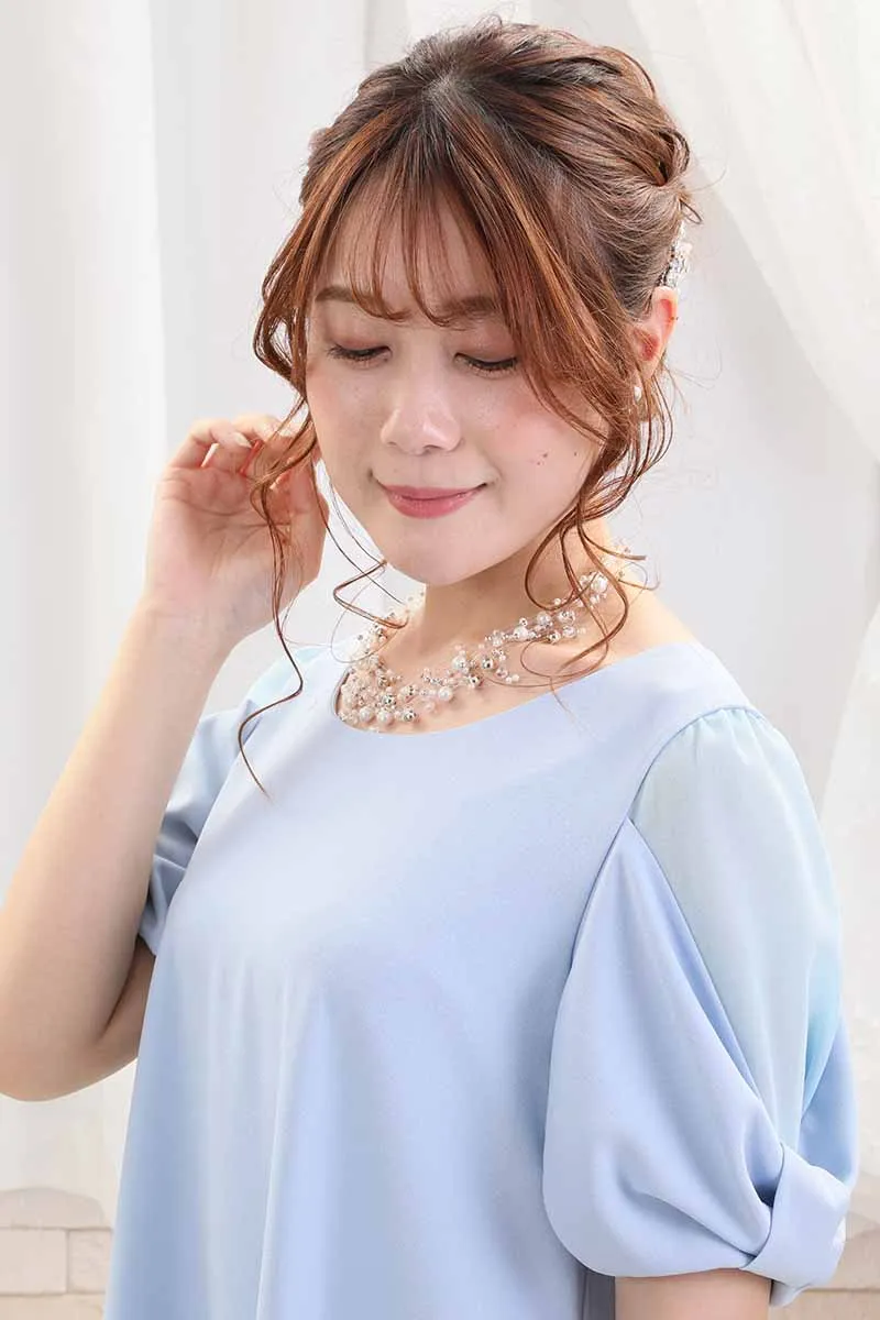 パステルブルーのリボン風スリーブドレス