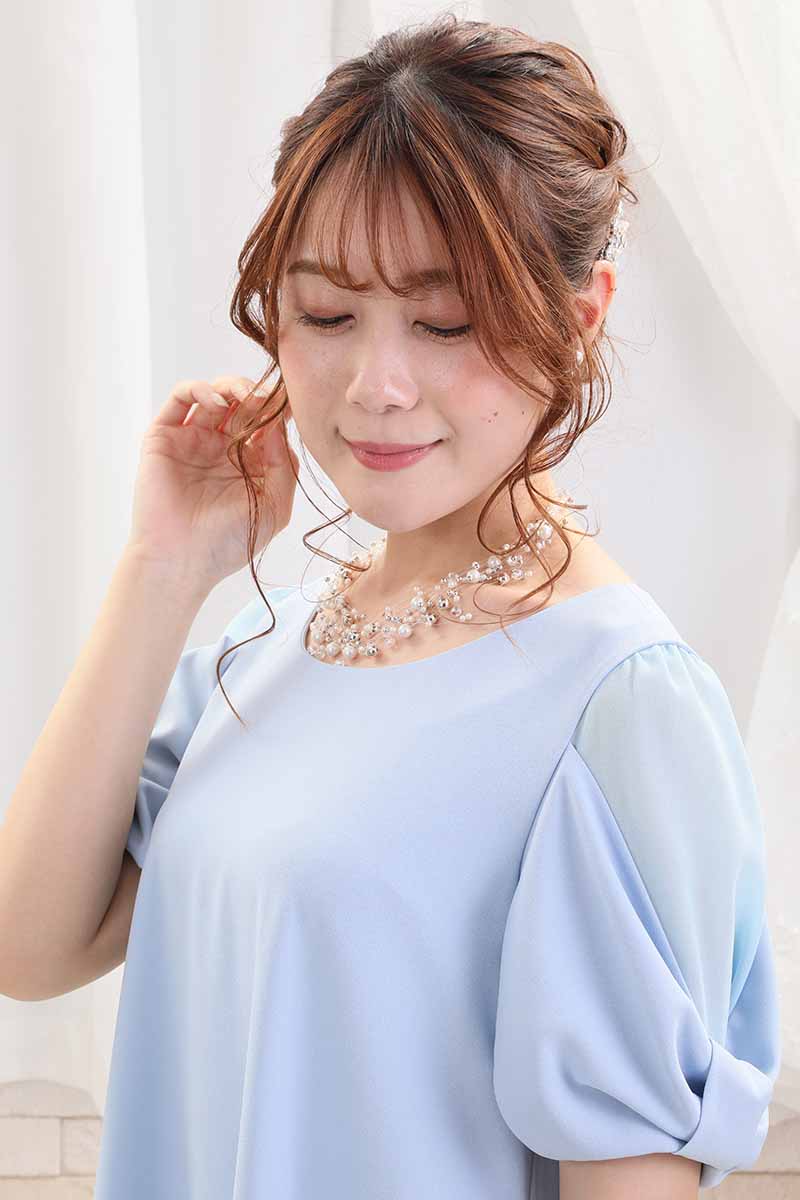 パステルブルーのリボン風スリーブドレス
