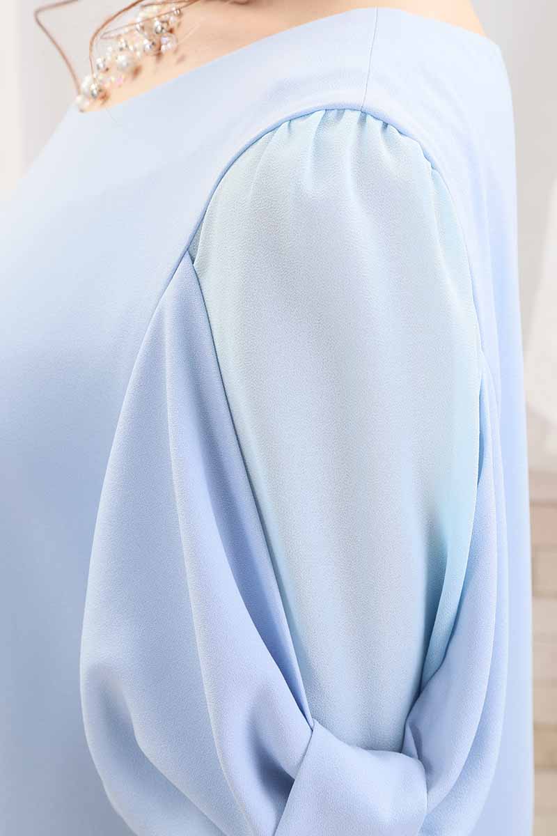 パステルブルーのリボン風スリーブドレス