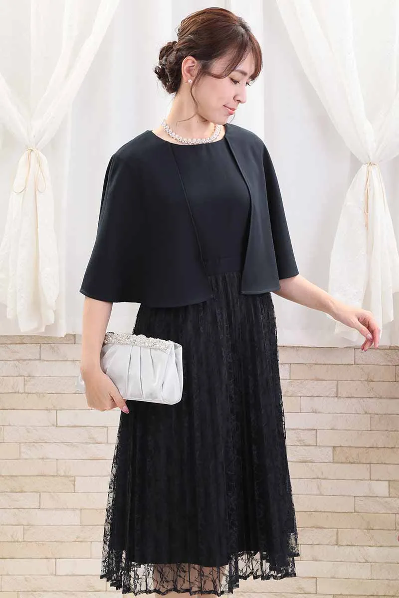 ネイビーのケープ付きプリーツレースドレス