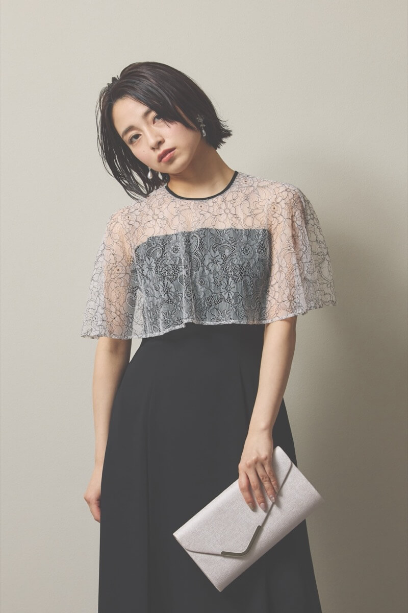 ブラックのシアーケープコンビドレス