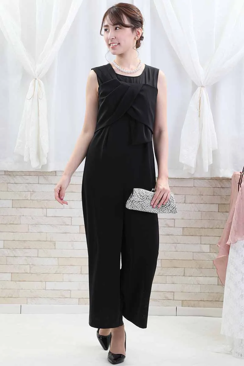 ブラックのリボンモチーフパンツドレス