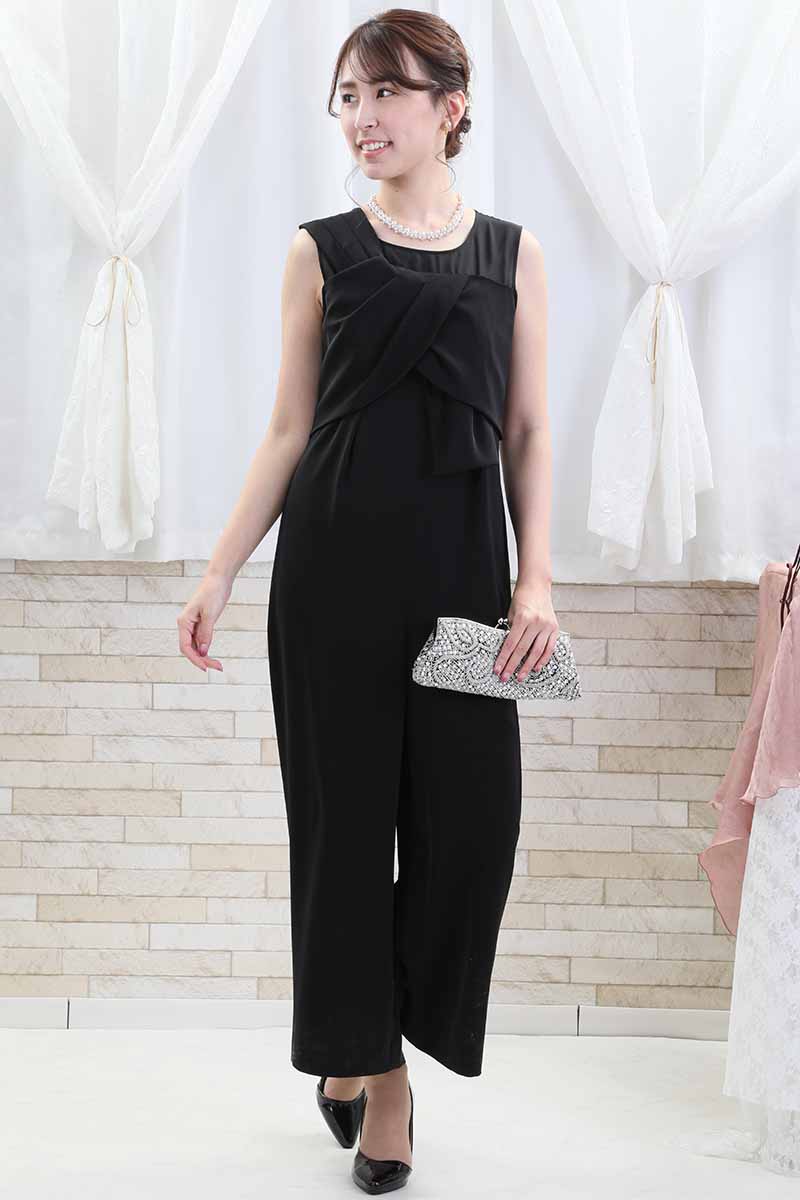 ブラックのリボンモチーフパンツドレス