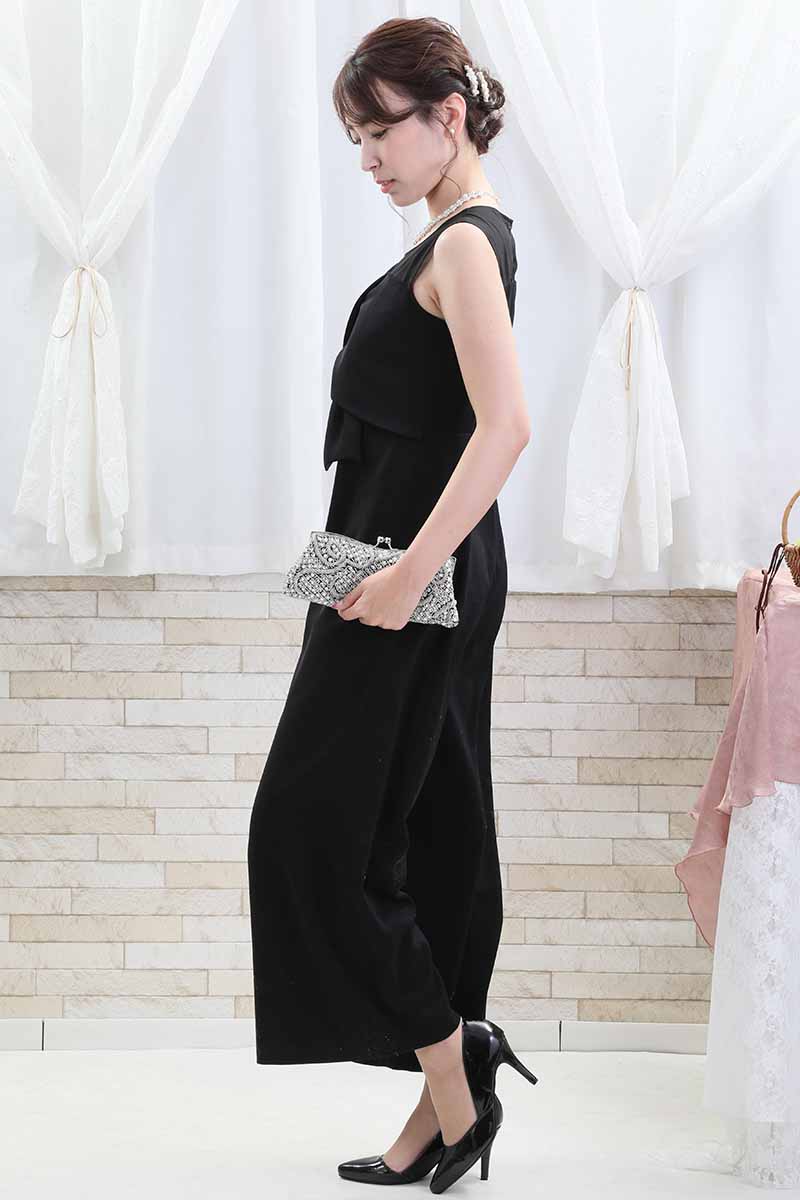 ブラックのリボンモチーフパンツドレス