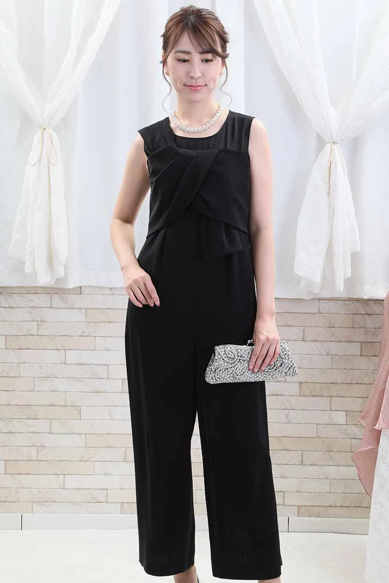 ブラックのリボンモチーフパンツドレス