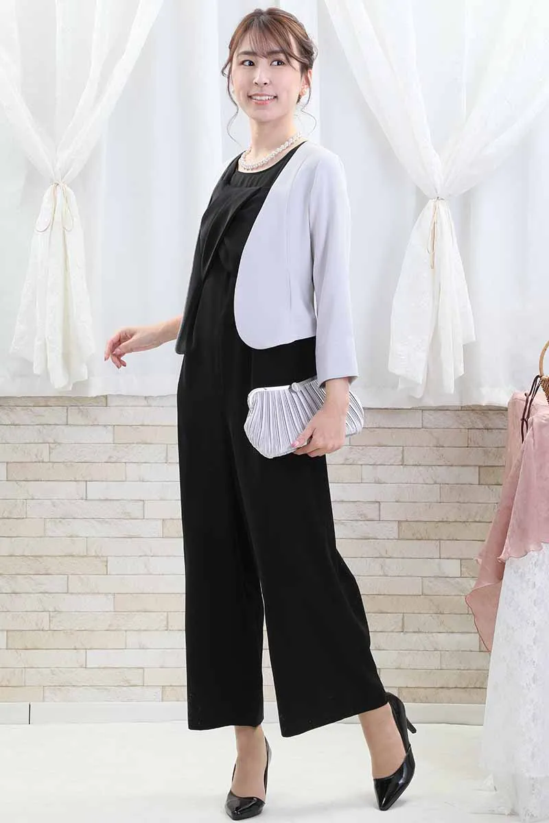 ブラックのリボンモチーフパンツドレス