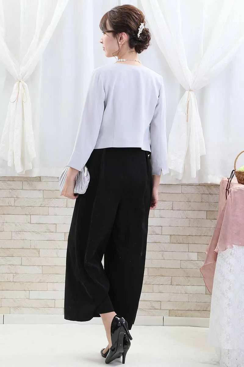 ブラックのリボンモチーフパンツドレス