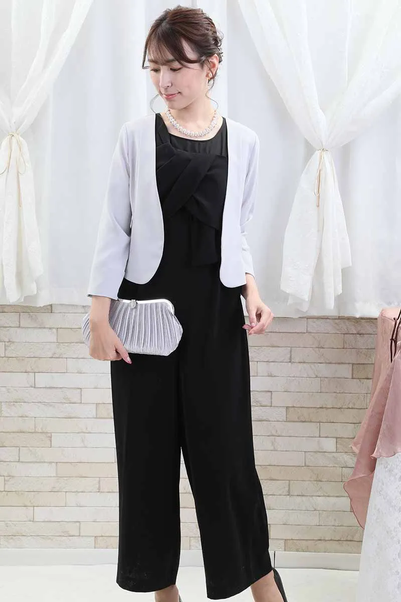 ブラックのリボンモチーフパンツドレス