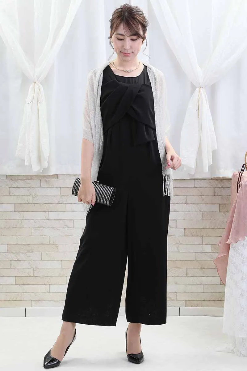 ブラックのリボンモチーフパンツドレス