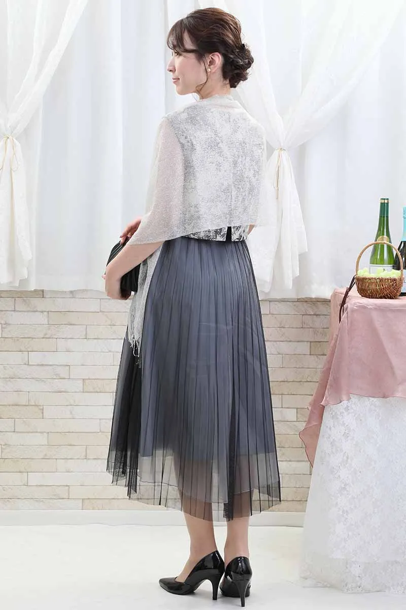 ブラックのプリーツチュールドレス