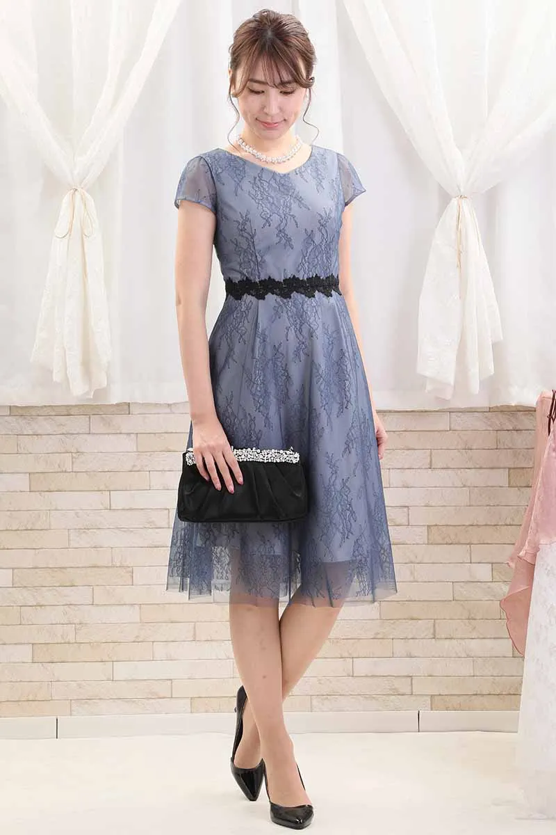 ブルーのパフスリーブ花柄レースドレス
