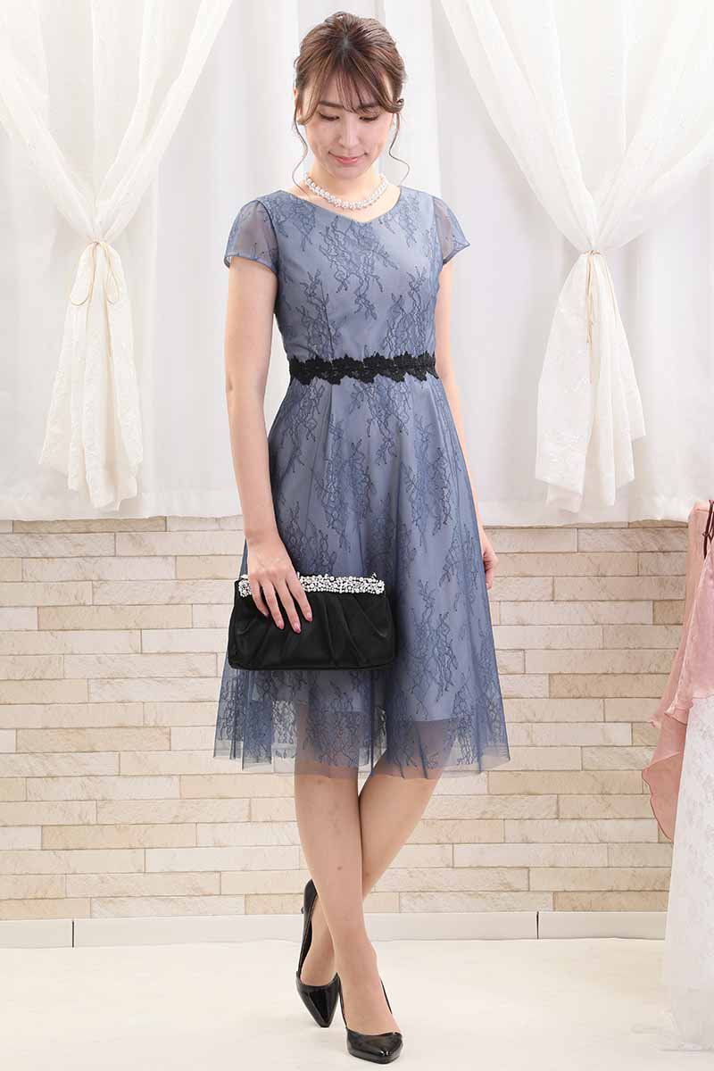ブルーのパフスリーブ花柄レースドレス