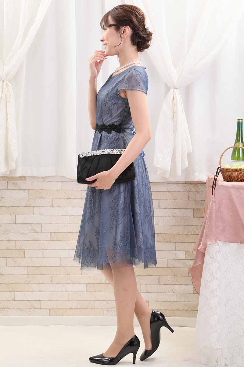 ブルーのパフスリーブ花柄レースドレス