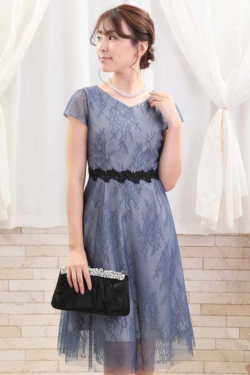 ブルーのパフスリーブ花柄レースドレス