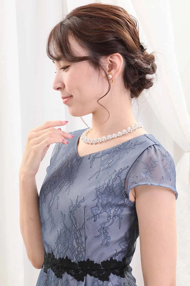 ブルーのパフスリーブ花柄レースドレス