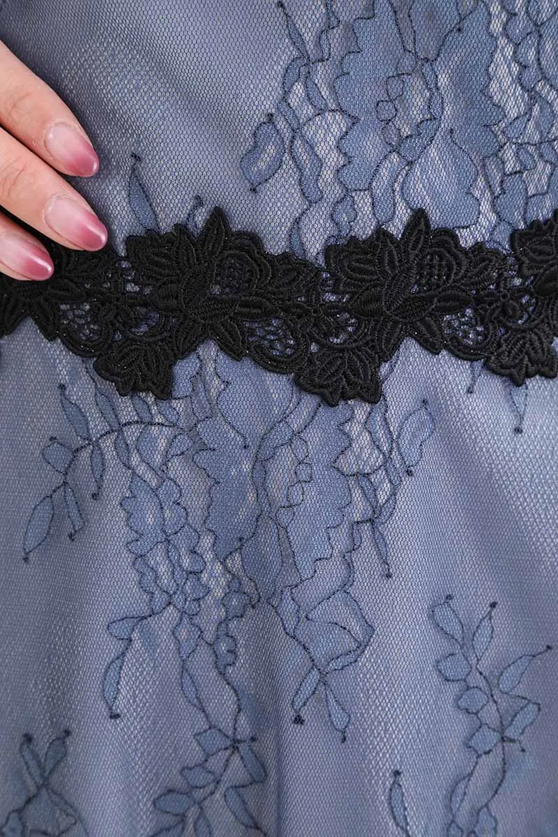 ブルーのパフスリーブ花柄レースドレス