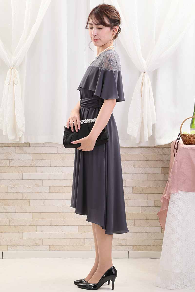 グレーのデコルテレースフィッシュテールドレス