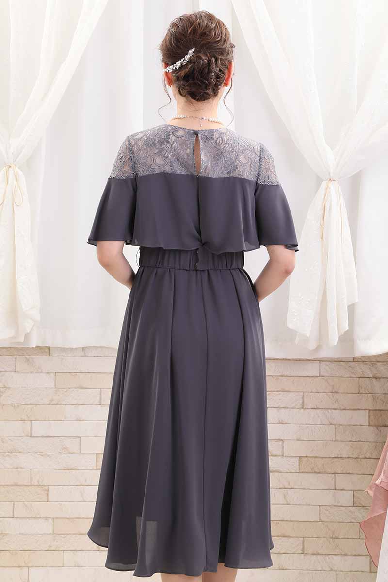 グレーのデコルテレースフィッシュテールドレス