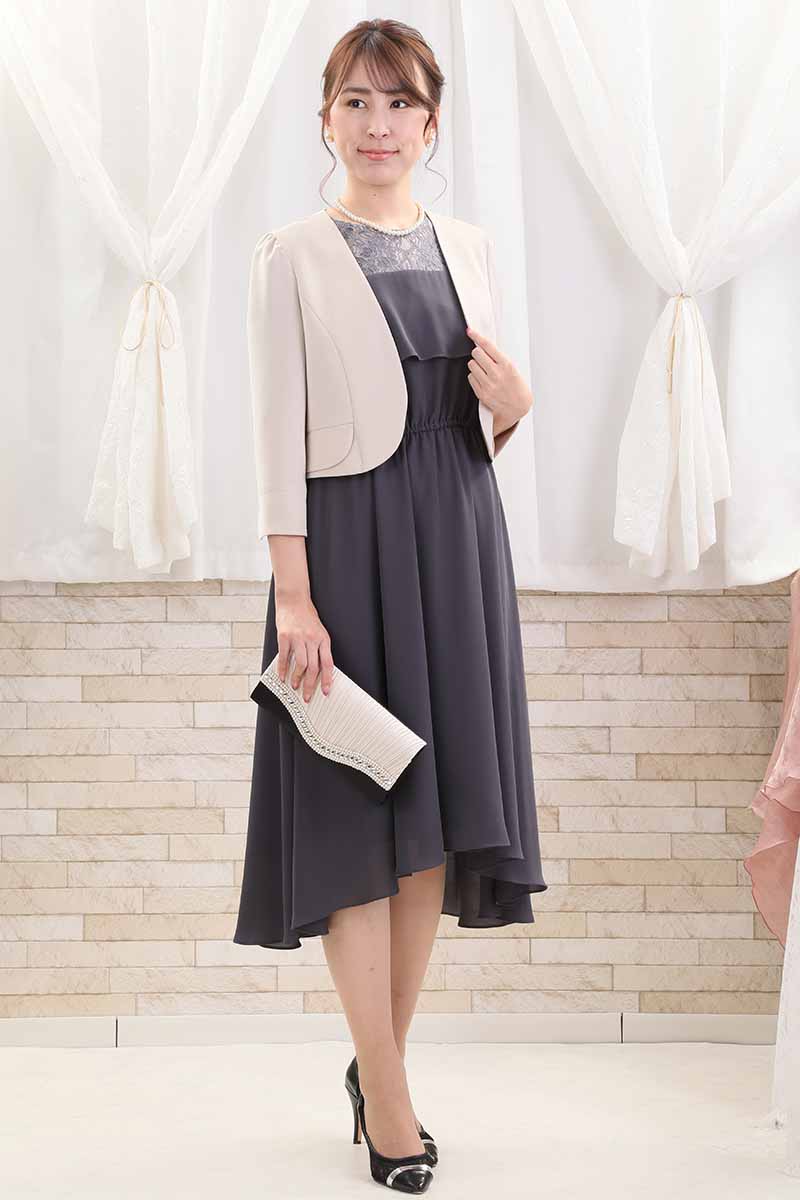 グレーのデコルテレースフィッシュテールドレス