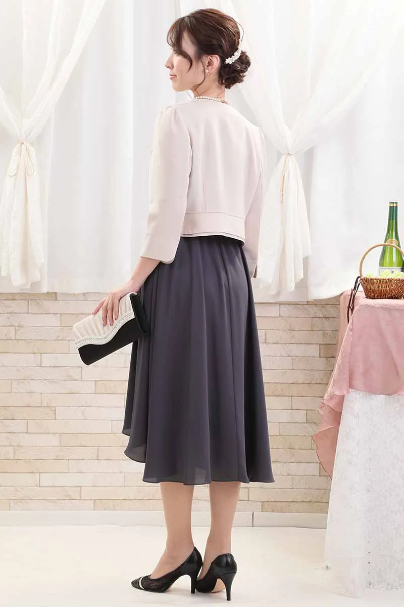 グレーのデコルテレースフィッシュテールドレス