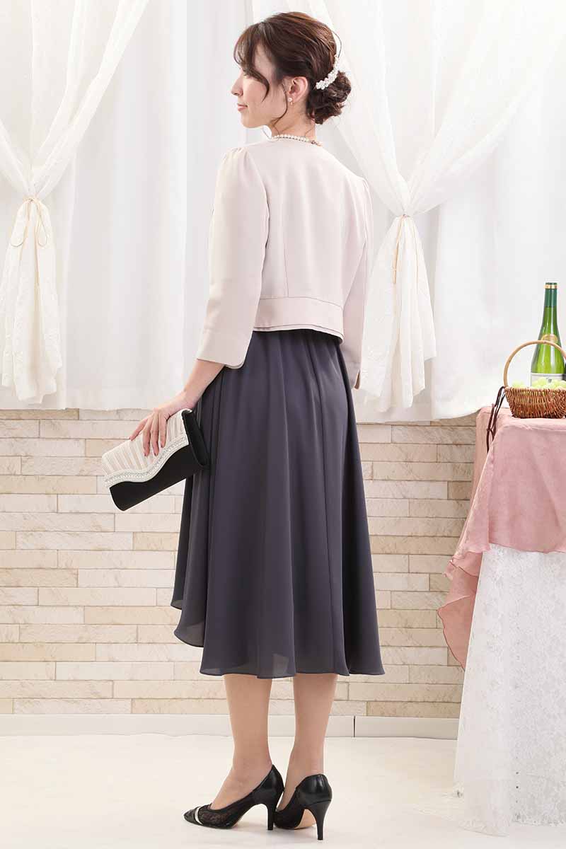 グレーのデコルテレースフィッシュテールドレス