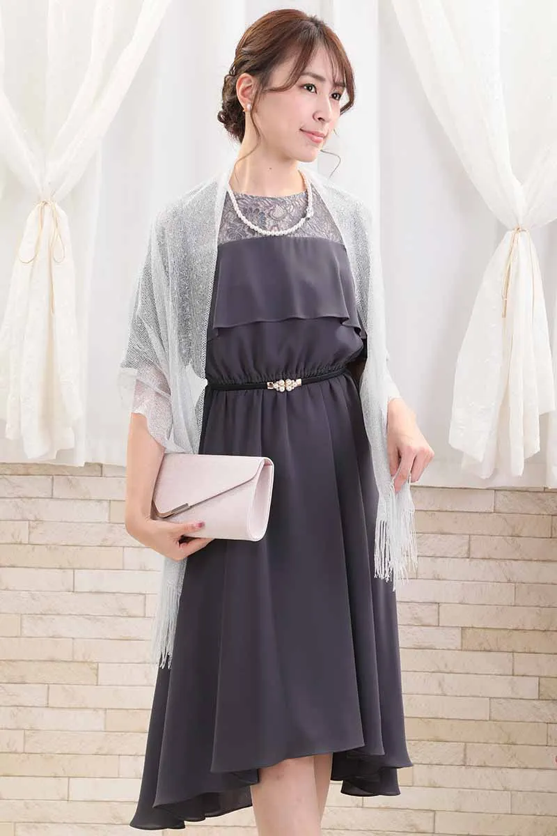グレーのデコルテレースフィッシュテールドレス