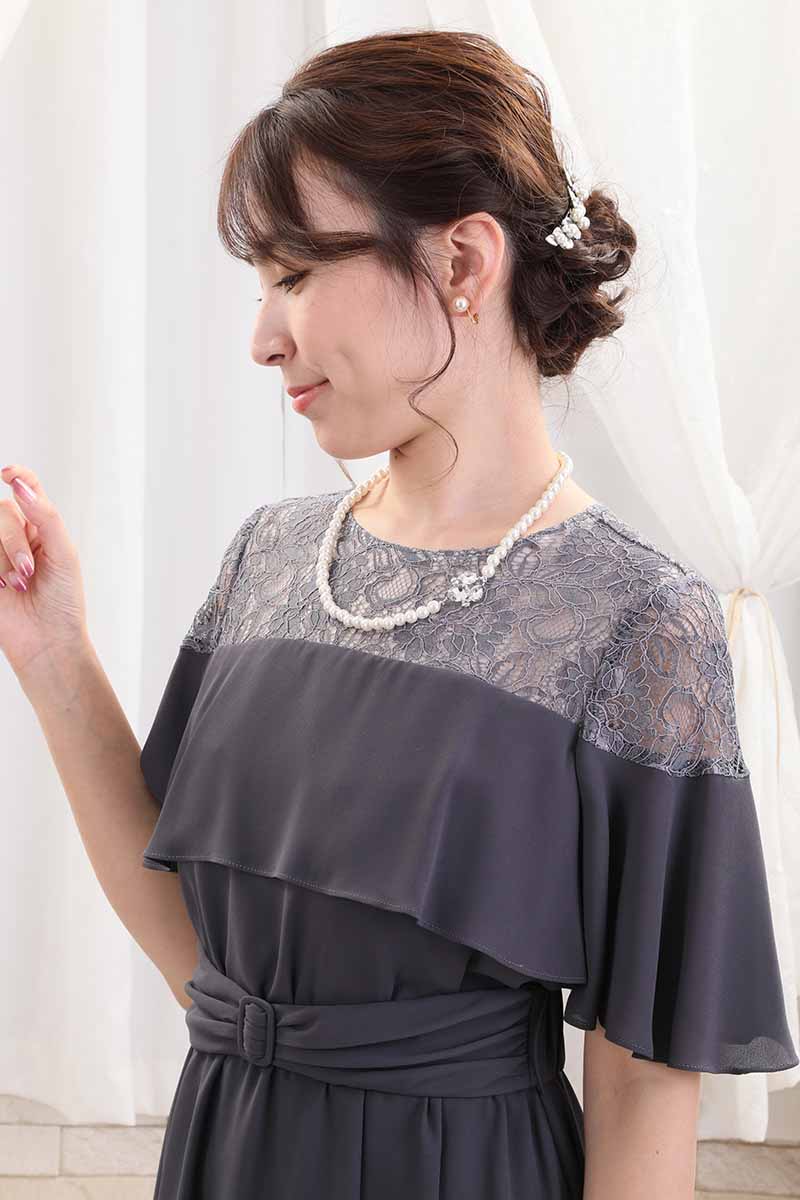 グレーのデコルテレースフィッシュテールドレス