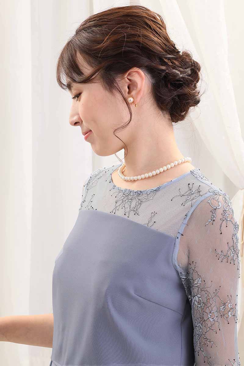 ブルーのデコルテレーススリーブパンツドレス