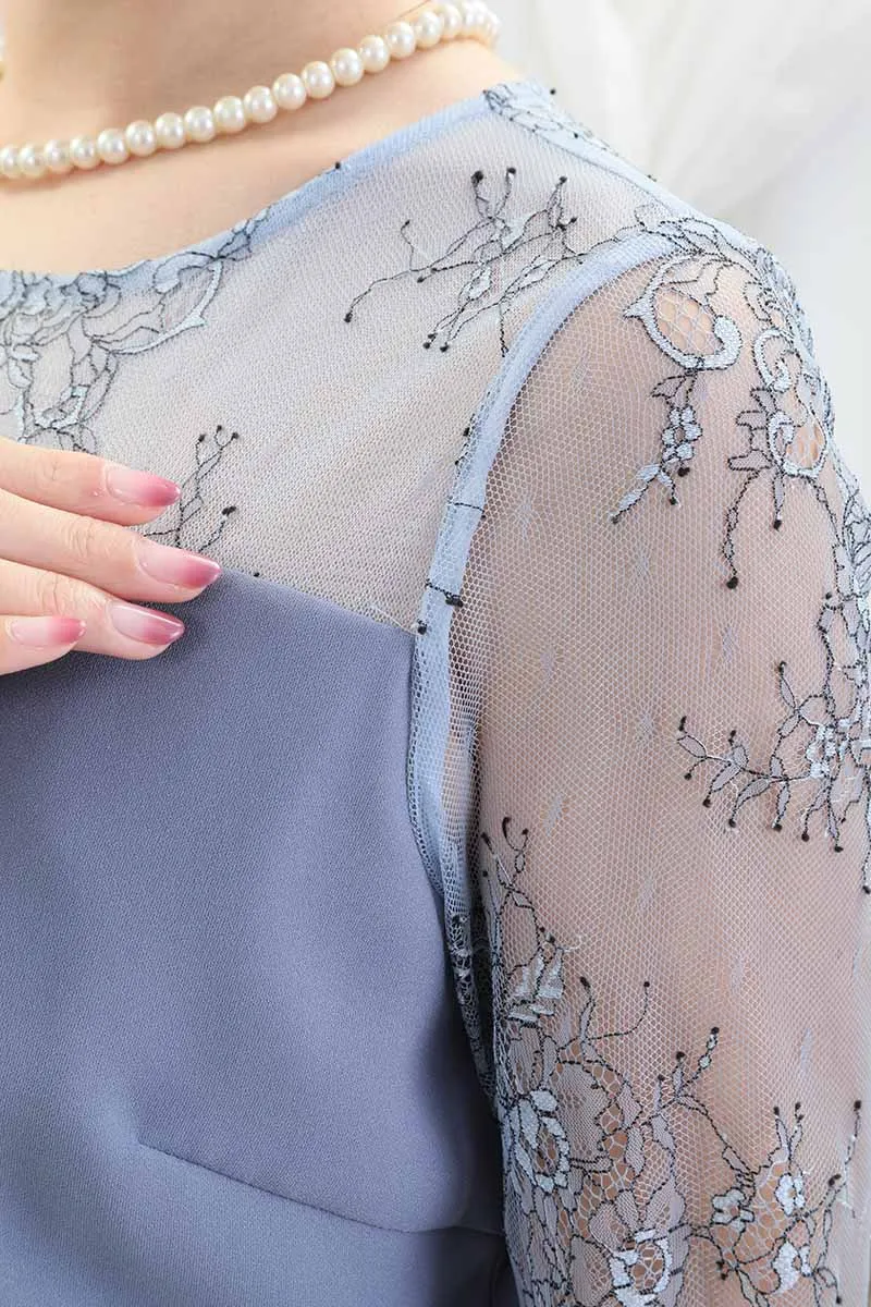 ブルーのデコルテレーススリーブパンツドレス