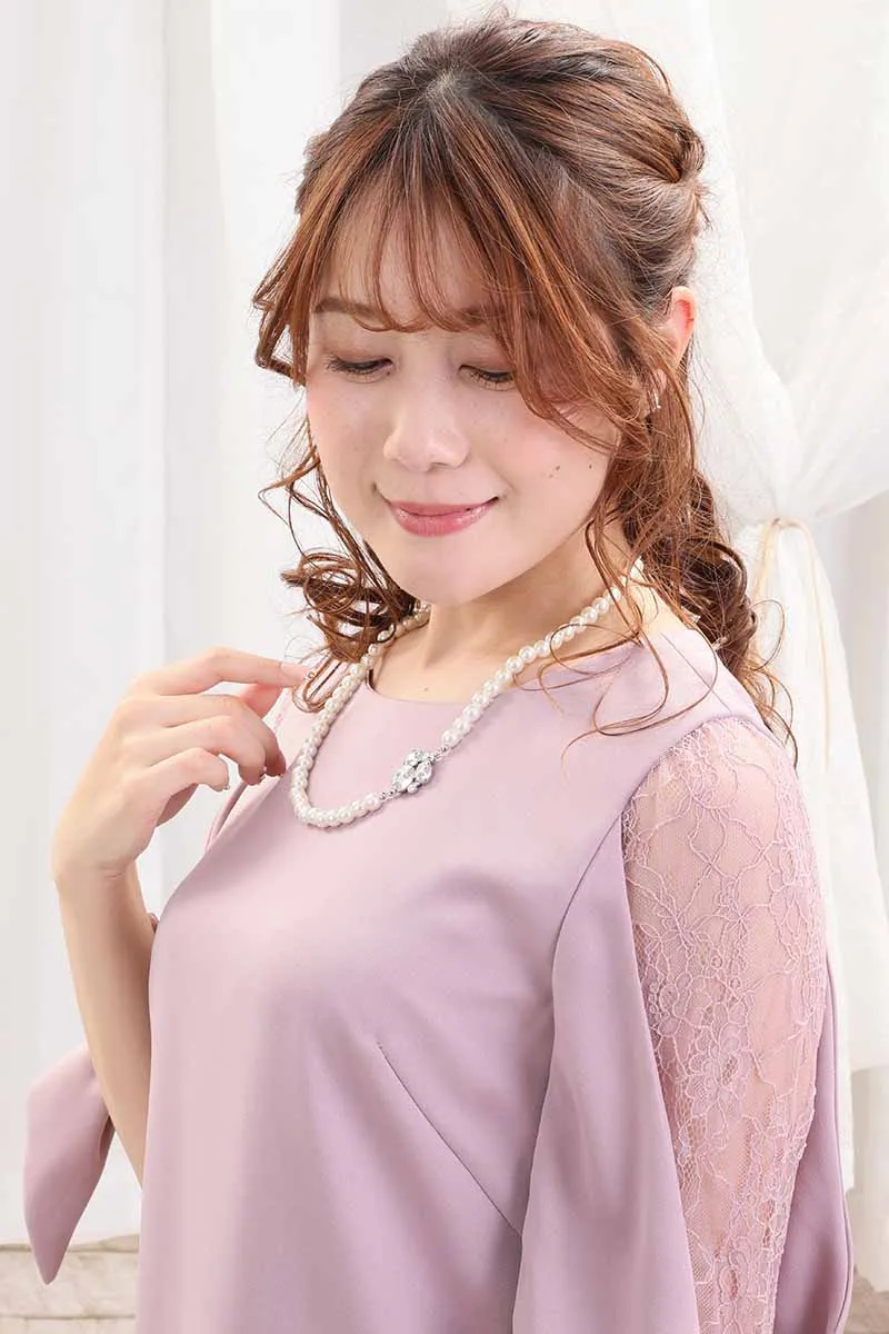 ピンクのレーススリーブIラインドレス