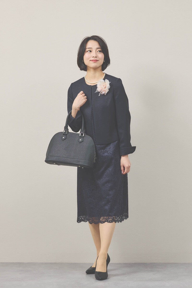 ネイビーの総レース五分袖セレモニースーツセット