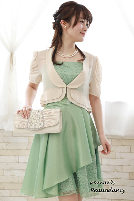 ホワイトパールとグリーンのお花のネックレス