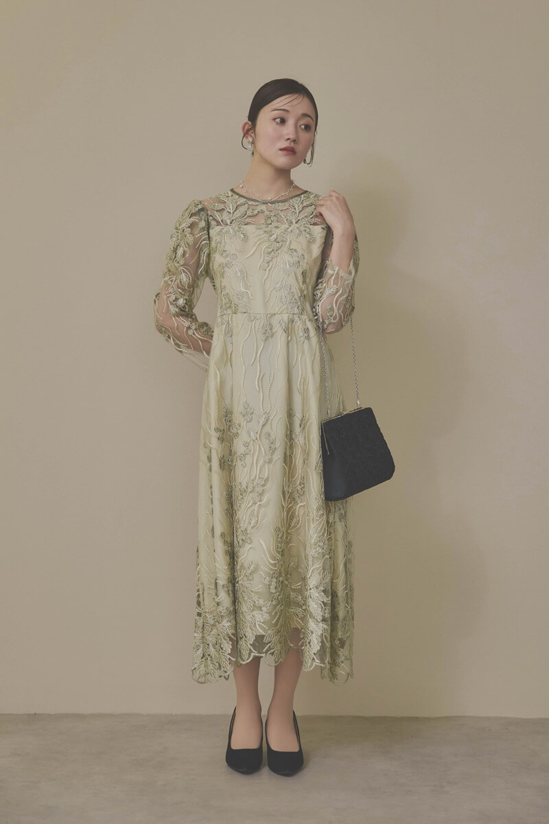 ブラックのスクエアクラッチバッグ