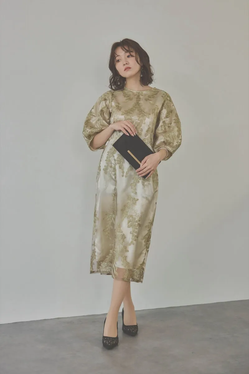 ブラックのレース×プレートクラッチバッグ