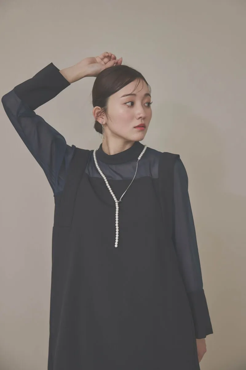 シルバーのカーブメタル×パールのロングネックレス