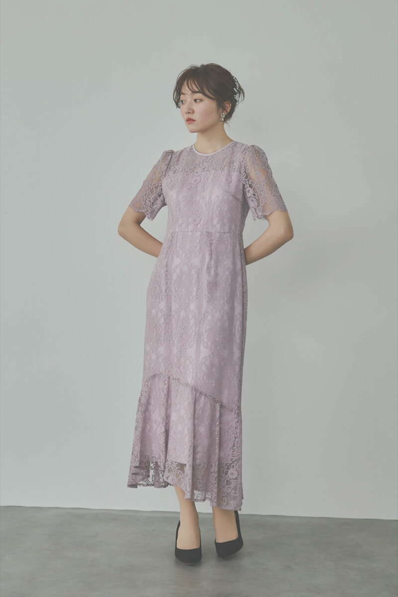 ピンクのファインレースドレス