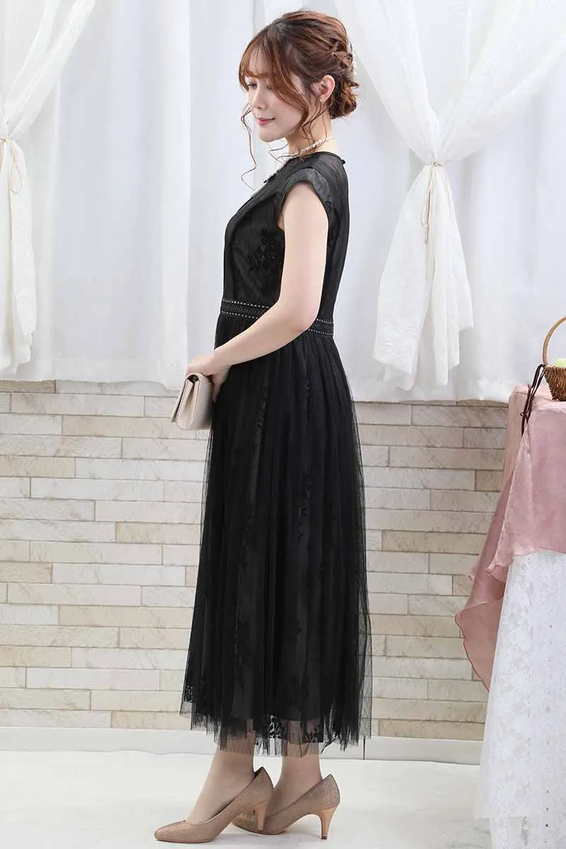 ブラックのチュールレースギャザードレス