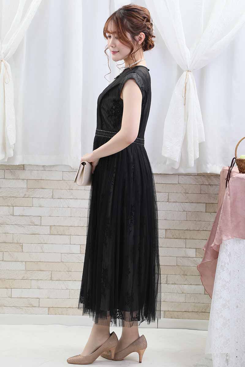 ブラックのチュールレースギャザードレス