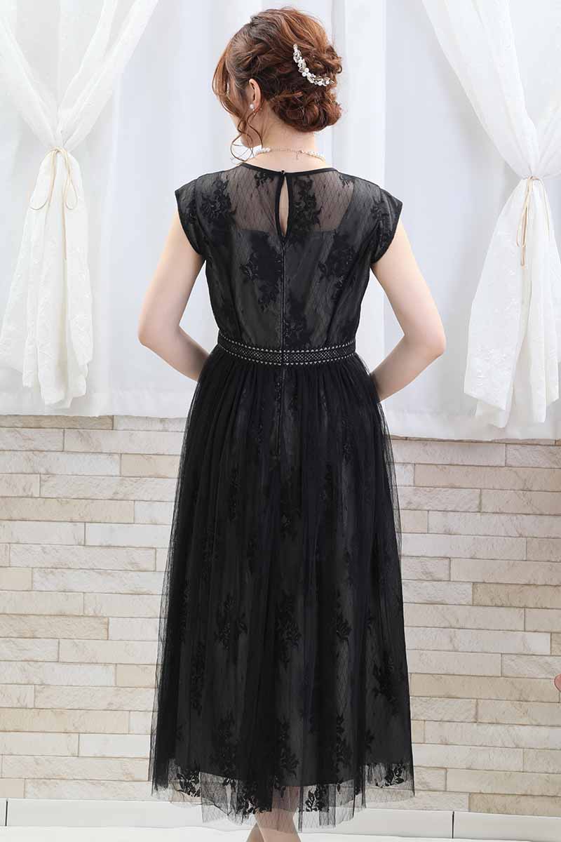 ブラックのチュールレースギャザードレス