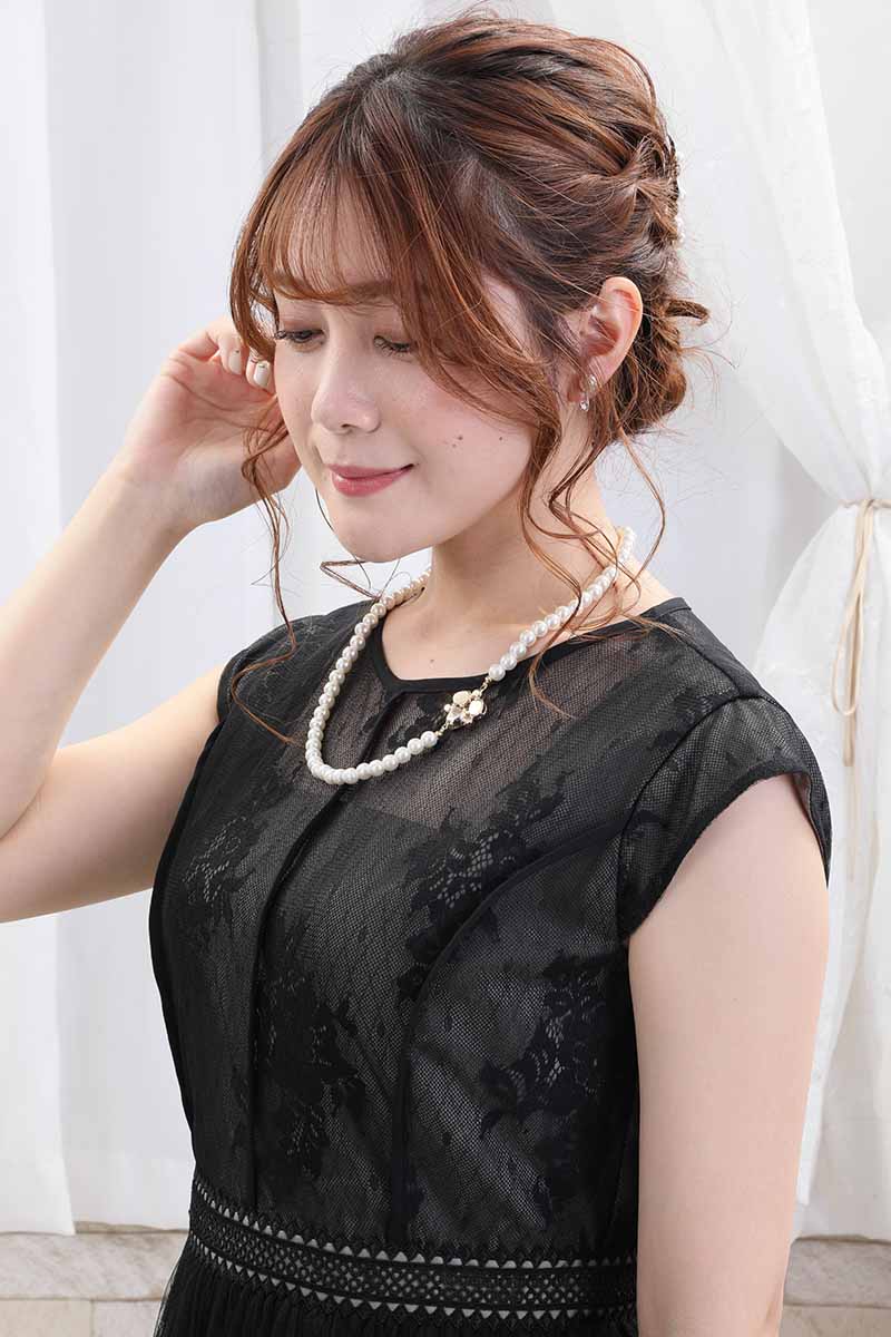 ブラックのチュールレースギャザードレス