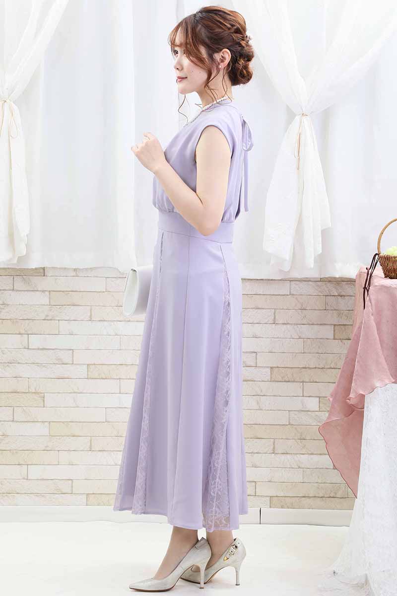 ラベンダーのバックリボン付き切替えレースドレス