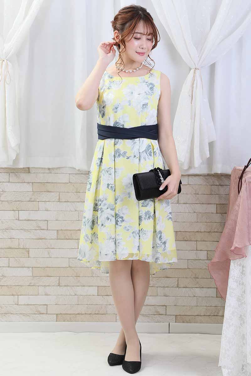 イエローの花柄ノースリーブヘムドレス