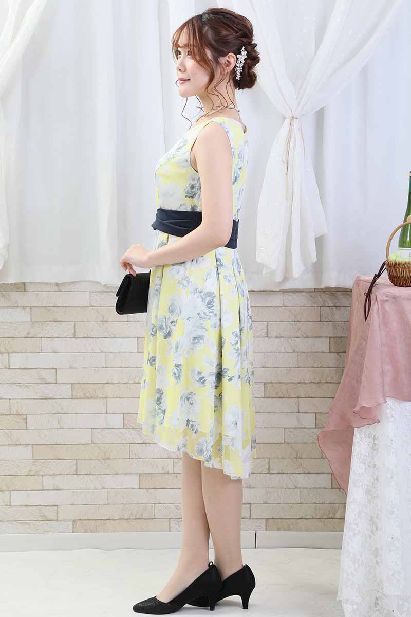 イエローの花柄ノースリーブヘムドレス