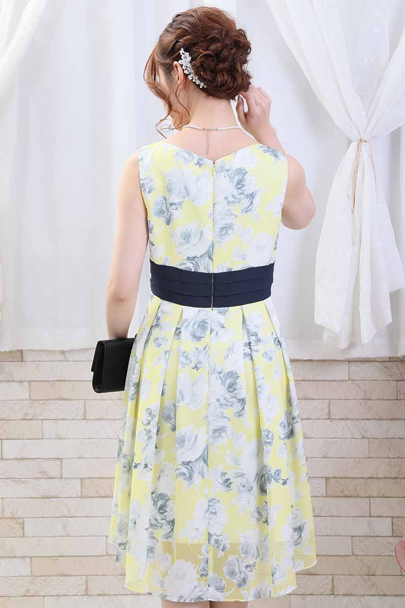 イエローの花柄ノースリーブヘムドレス