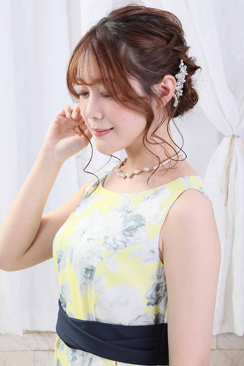 イエローの花柄ノースリーブヘムドレス