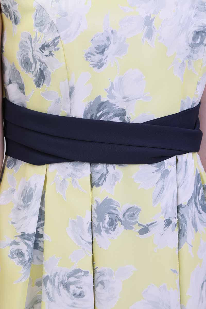 イエローの花柄ノースリーブヘムドレス