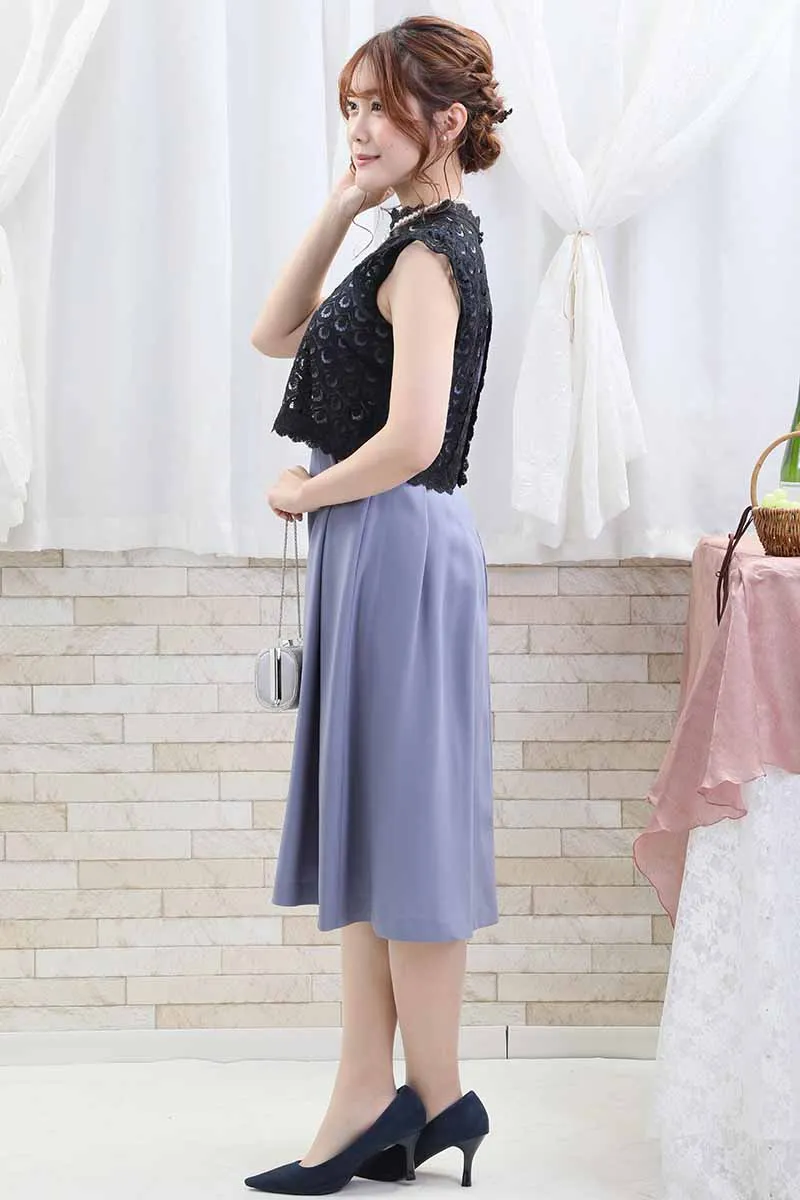 ネイビーのレーストップスドレス